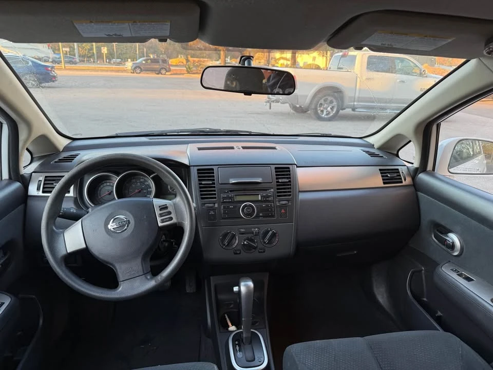 2010 Nissan Versa - Image 2 of 6