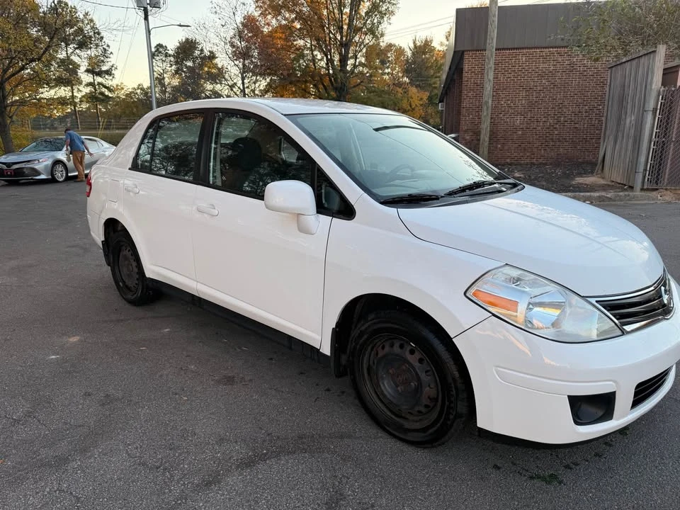 2010 Nissan Versa - Image 4 of 6