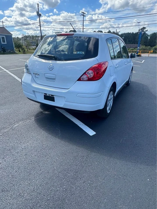 2010 Nissan Versa - Image 2 of 9