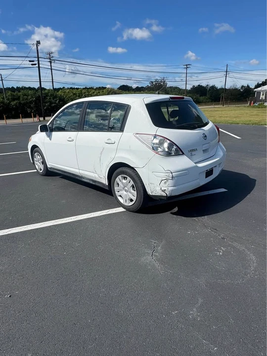 2010 Nissan Versa - Image 5 of 9
