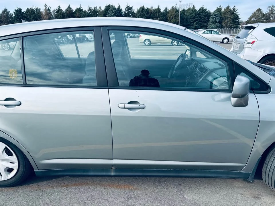 2010 Nissan Versa - Image 2 of 11