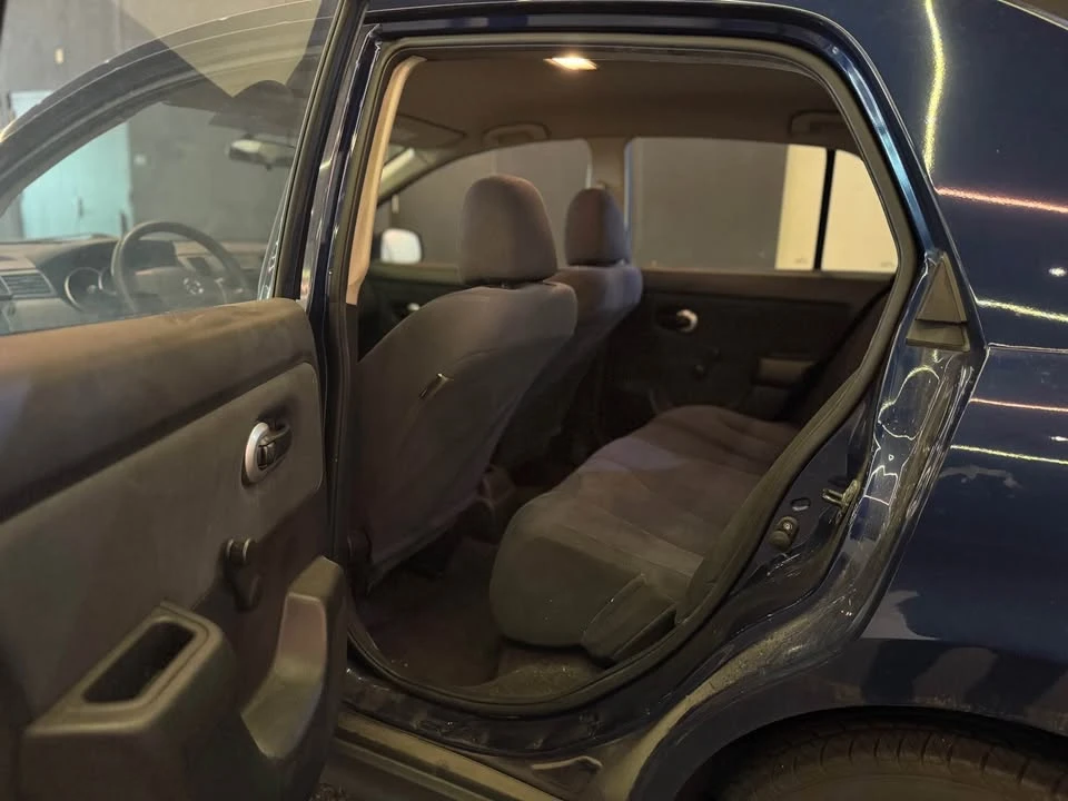 2010 Nissan Versa - Image 14 of 17