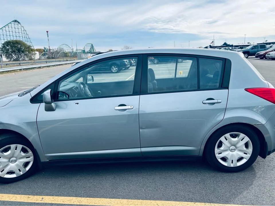 2010 Nissan Versa - Image 3 of 11