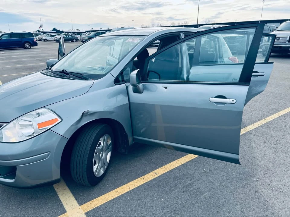 2010 Nissan Versa - Image 6 of 11