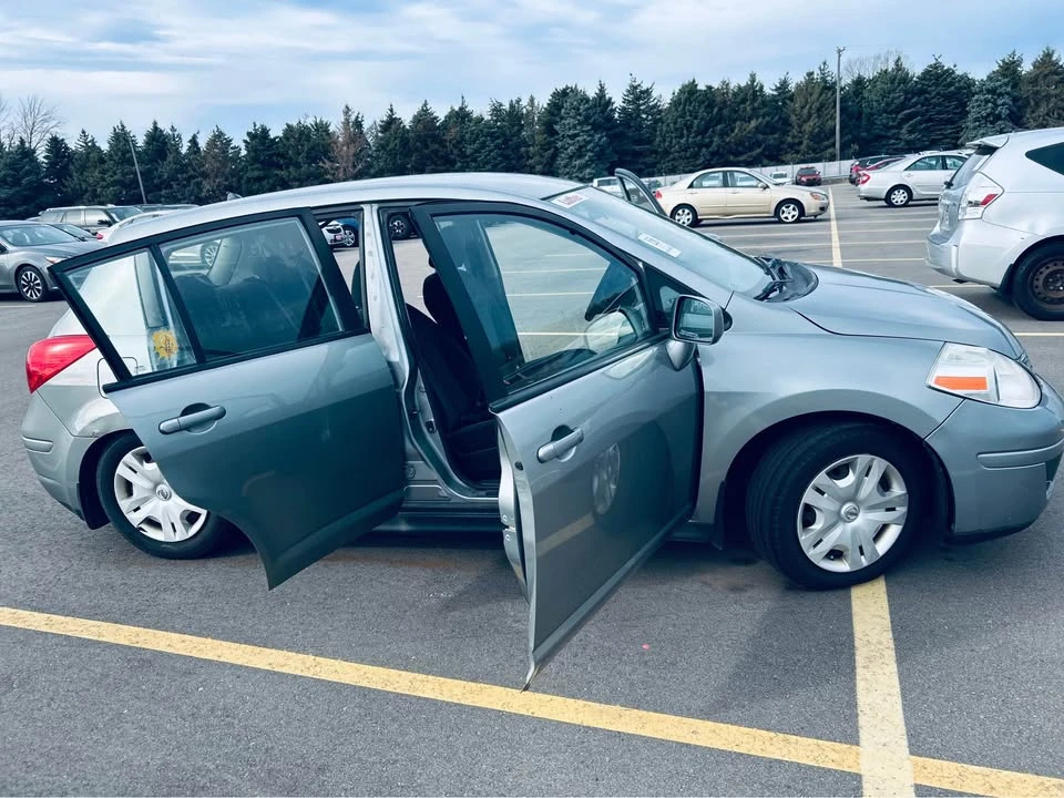 2010 Nissan Versa - Image 7 of 11