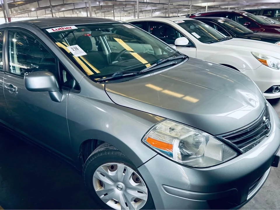 2010 Nissan Versa - Image 8 of 11