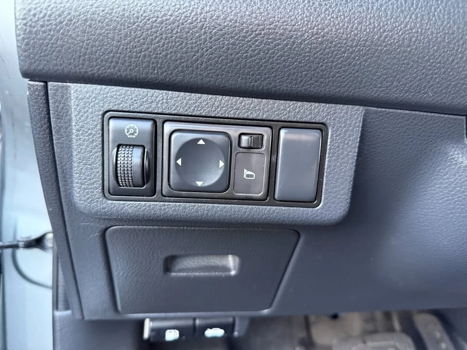 2010 Nissan Versa - Image 13 of 16