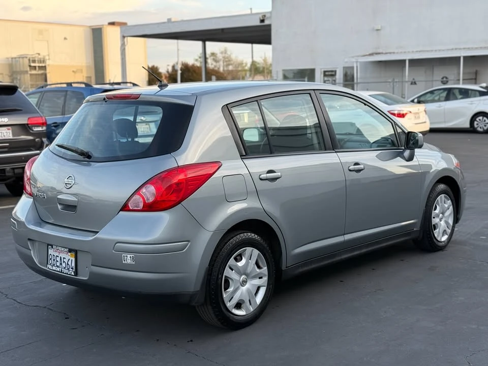 2010 Nissan Versa - Image 4 of 16