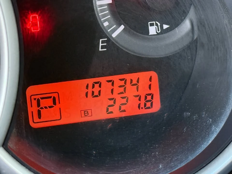 2010 Nissan Versa - Image 14 of 16