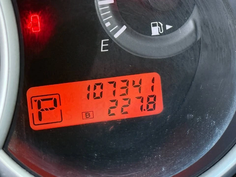 2010 Nissan Versa - Image 14 of 16