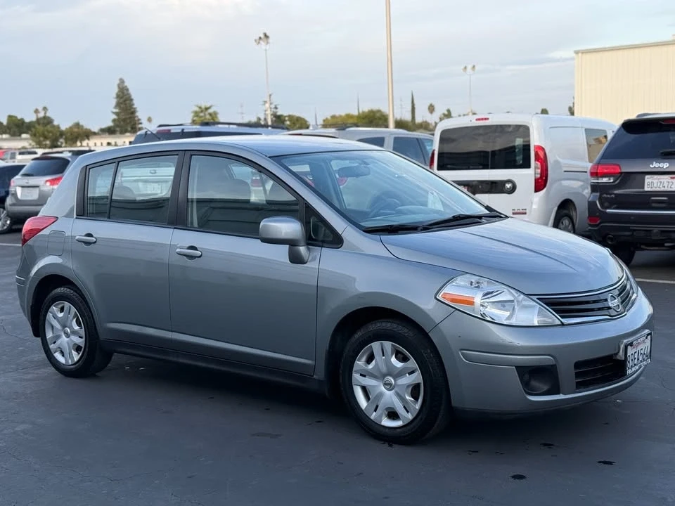 2010 Nissan Versa - Image 5 of 16