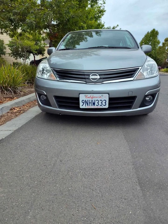 2010 Nissan Versa - Image 2 of 10
