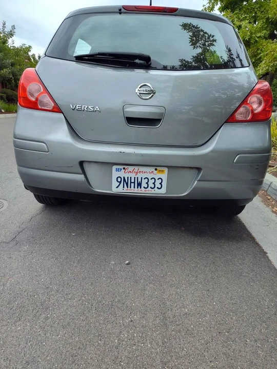 2010 Nissan Versa - Image 5 of 10