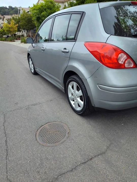 2010 Nissan Versa - Image 4 of 10