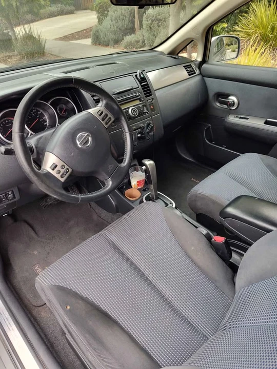2010 Nissan Versa - Image 7 of 10