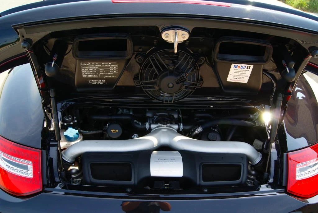 2010 Porsche 997 Turbo - Image 28 of 31