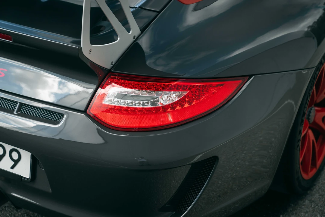 2010 Porsche 997 GT3 RS - Image 24 of 31