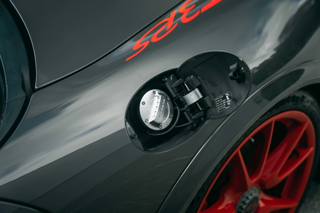 2010 Porsche 997 GT3 RS - Image 17 of 31