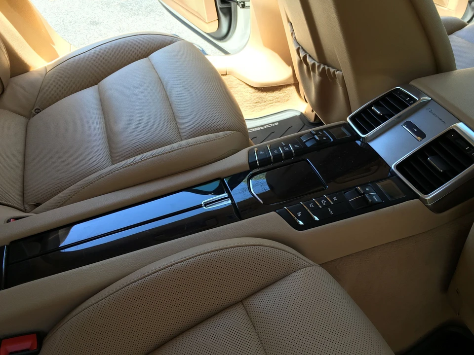 2010 Porsche 970 Panamera 4S - Image 19 of 28