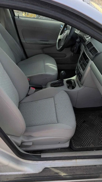 2010 Pontiac G5 - Image 2 of 3