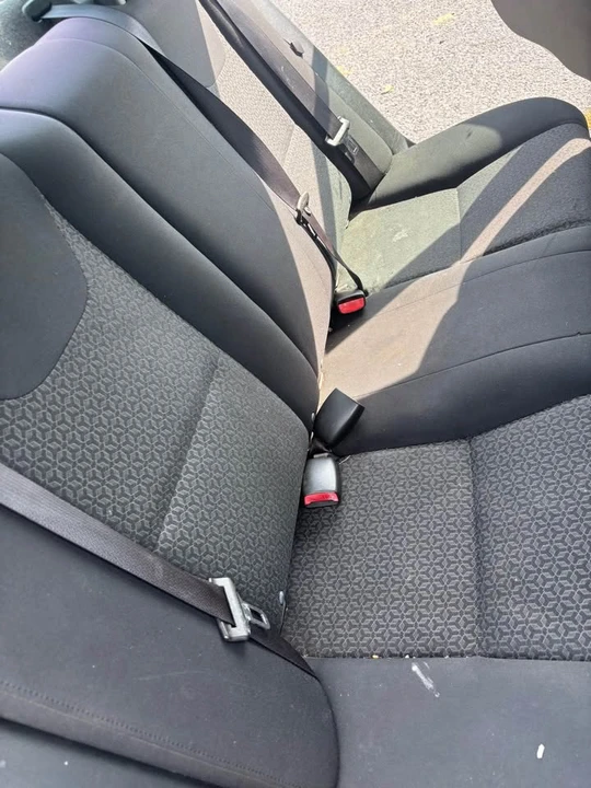 2010 Pontiac G6 - Image 3 of 4