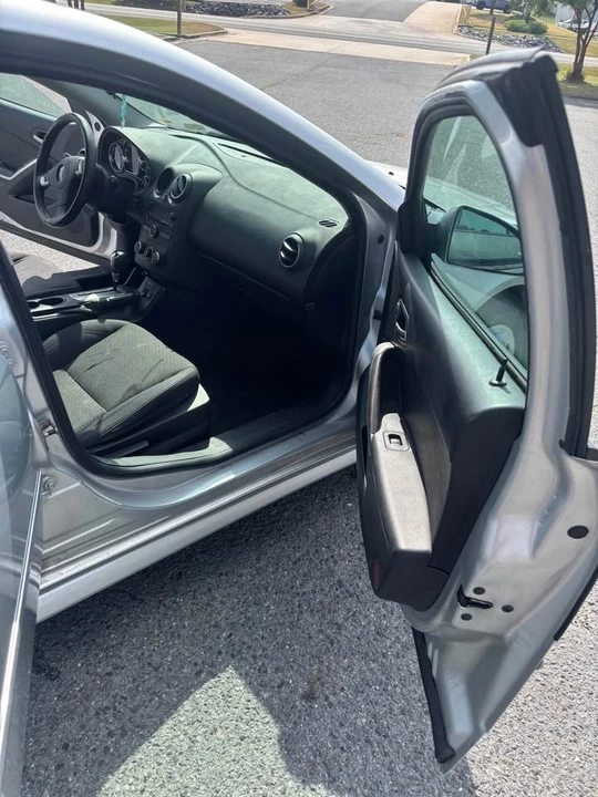 2010 Pontiac G6 - Image 2 of 4