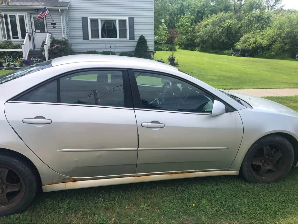 2010 Pontiac G6 - Image 2 of 3