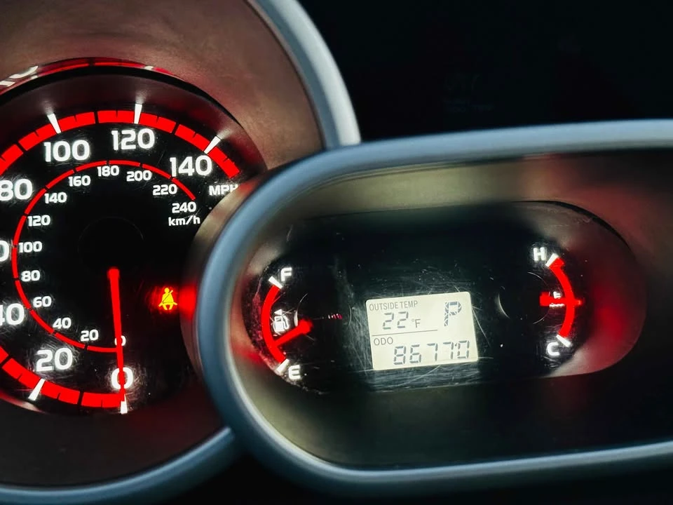 2010 Pontiac Vibe - Image 10 of 10
