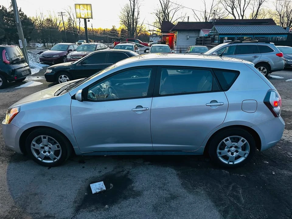 2010 Pontiac Vibe - Image 2 of 10