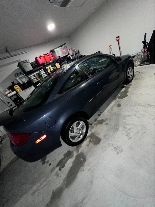 2010 Pontiac G5 - Image 10 of 12