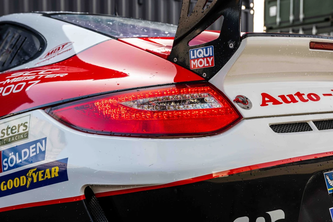2010 Porsche 911 - Image 17 of 31