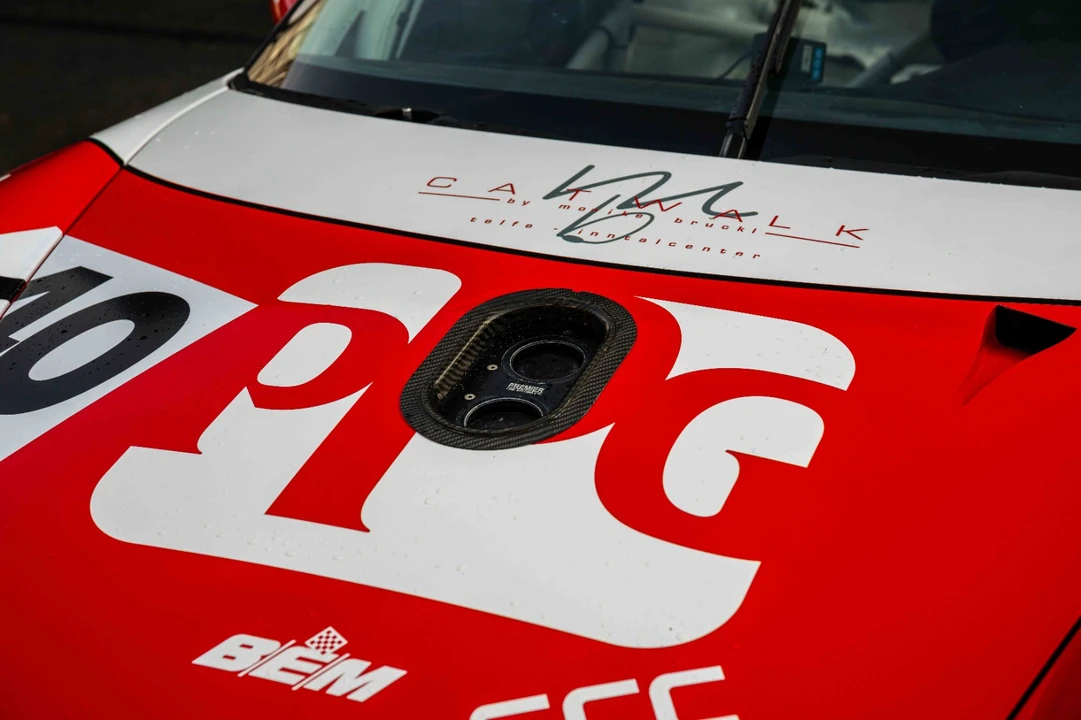 2010 Porsche 911 - Image 24 of 31