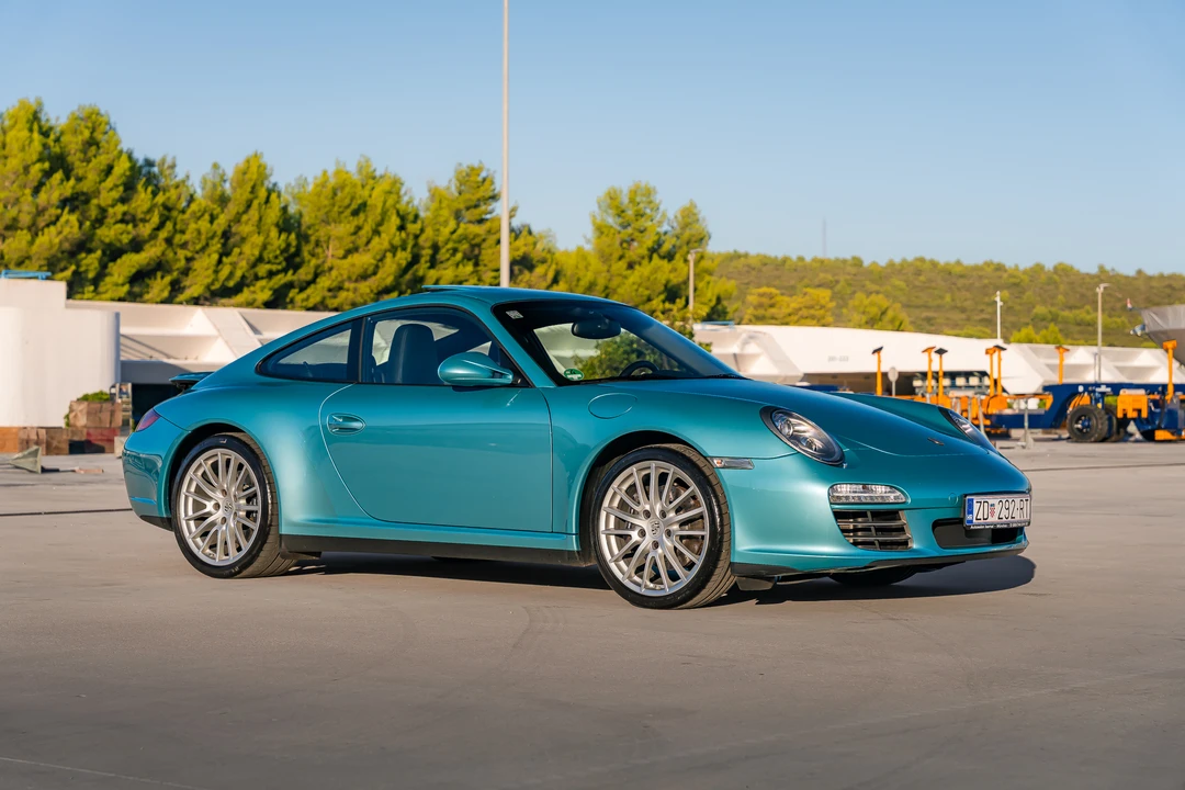 2010 Porsche 997 Carrera 4 - Image 16 of 31
