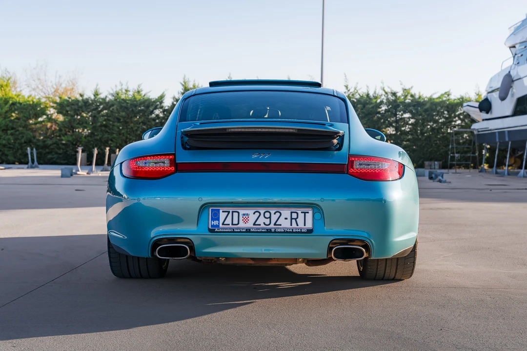 2010 Porsche 997 Carrera 4 - Image 7 of 31
