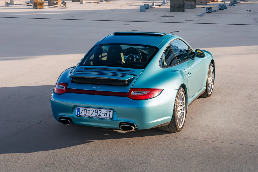 2010 Porsche 997 Carrera 4 - Image 14 of 31
