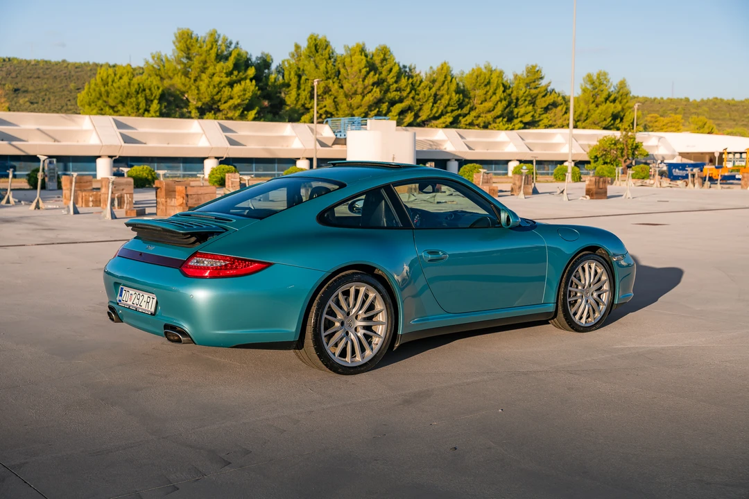2010 Porsche 997 Carrera 4 - Image 25 of 31