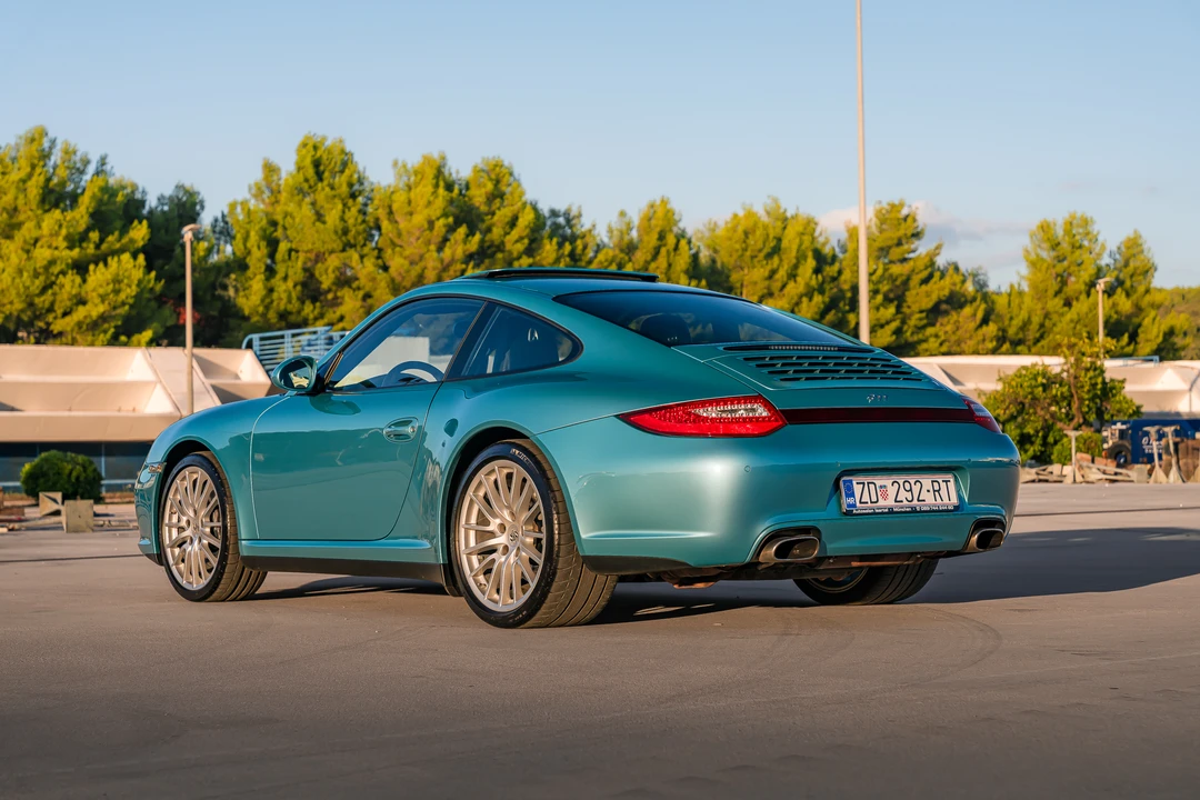2010 Porsche 997 Carrera 4 - Image 8 of 31