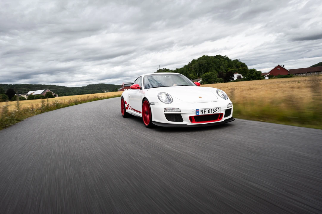2010 Porsche 997 GT3 RS - Image 16 of 31