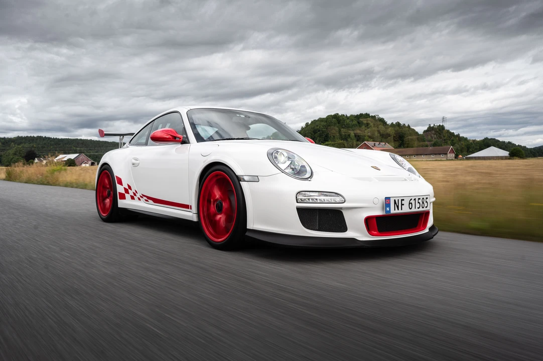 2010 Porsche 997 GT3 RS - Image 17 of 31