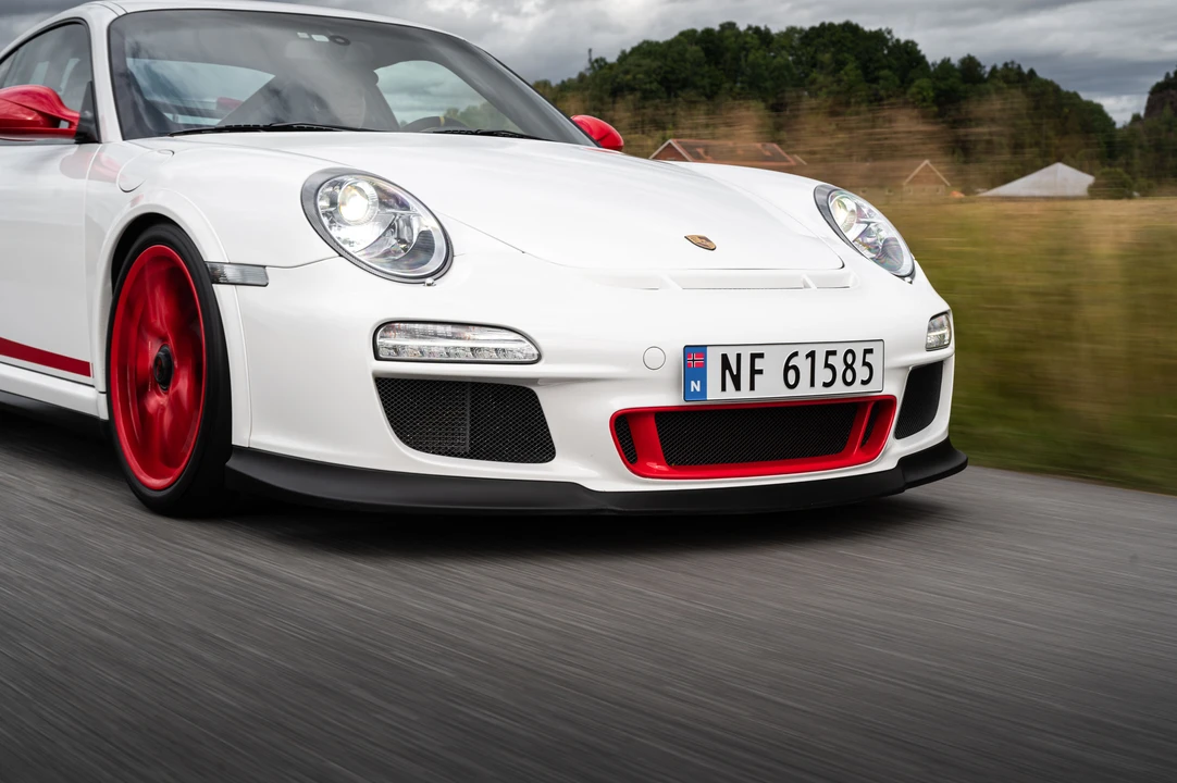 2010 Porsche 997 GT3 RS - Image 18 of 31