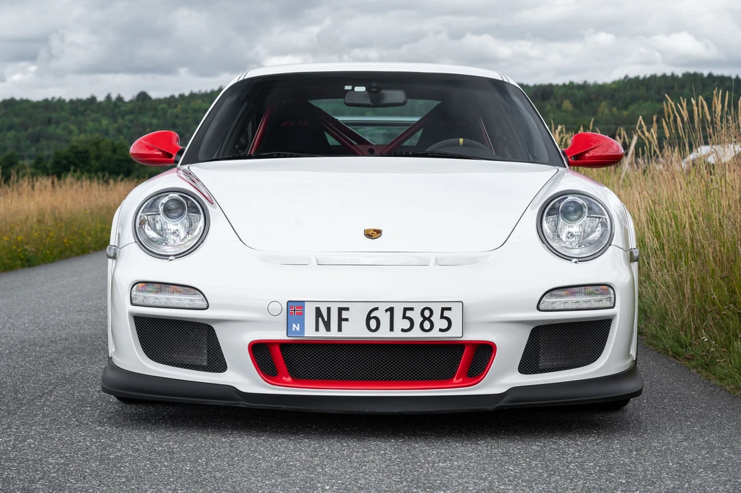 2010 Porsche 997 GT3 RS - Image 2 of 31