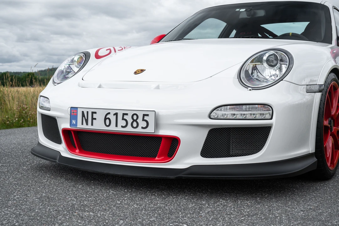 2010 Porsche 997 GT3 RS - Image 24 of 31