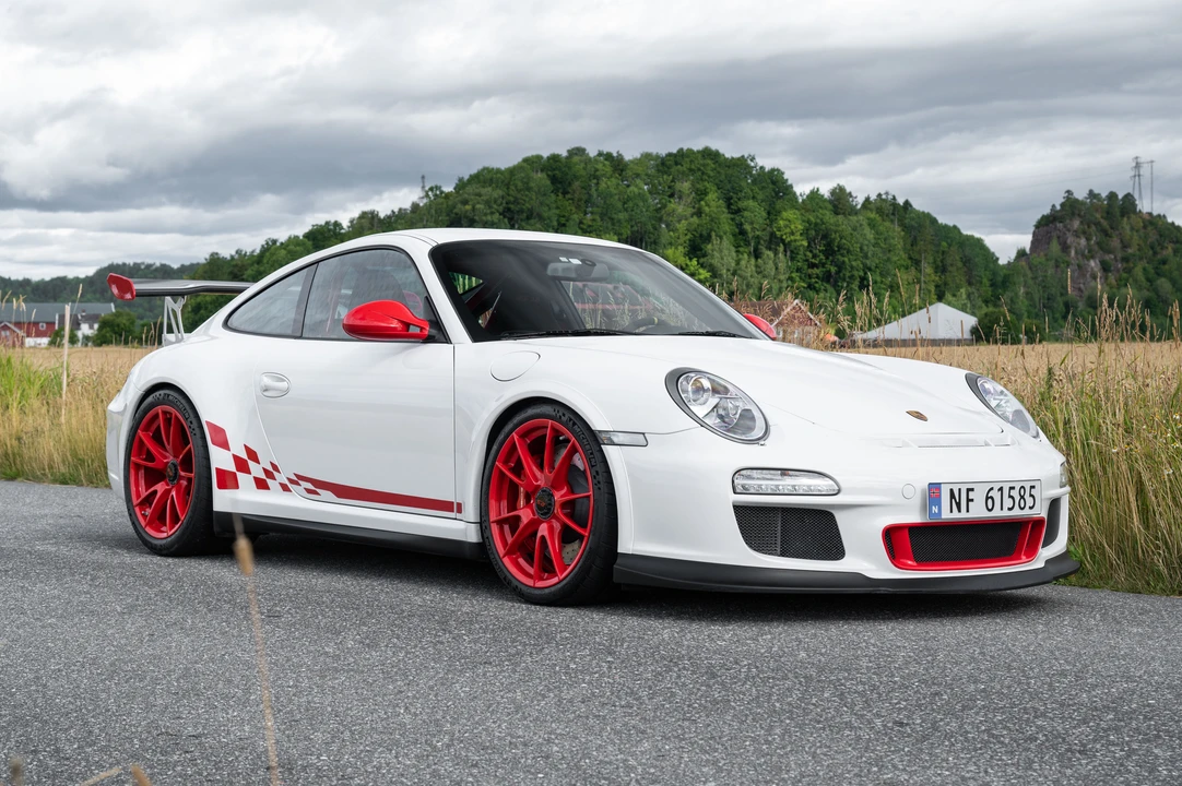 2010 Porsche 997 GT3 RS - Image 9 of 31