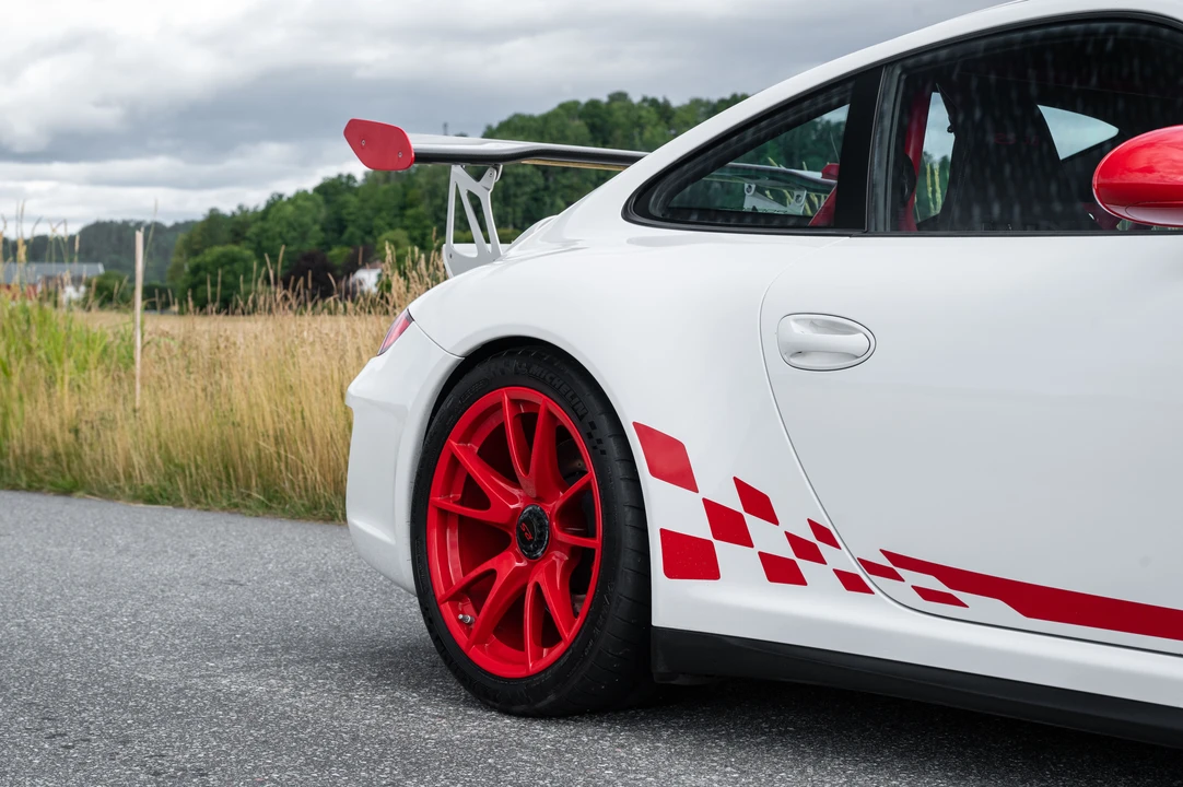 2010 Porsche 997 GT3 RS - Image 29 of 31