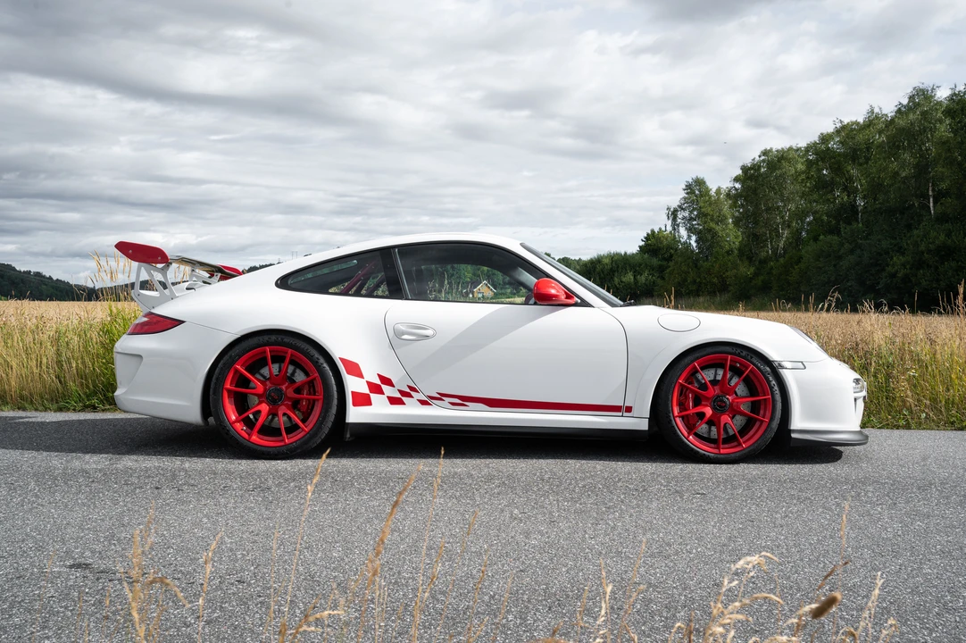 2010 Porsche 997 GT3 RS - Image 8 of 31