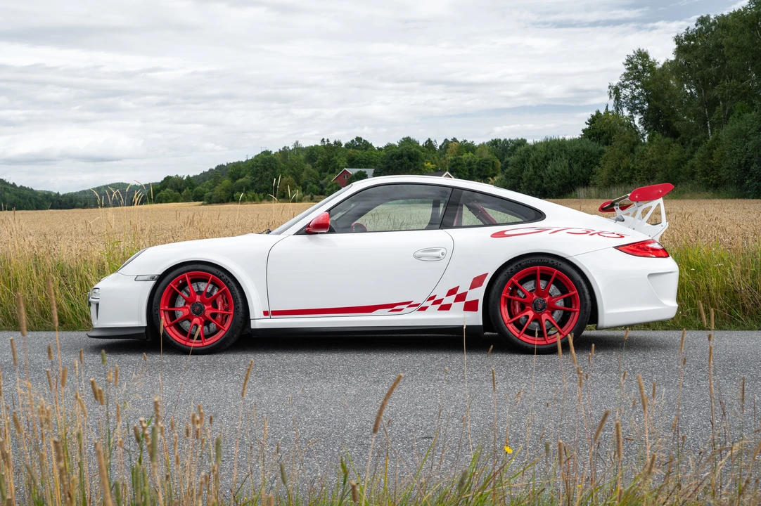 2010 Porsche 997 GT3 RS - Image 4 of 31
