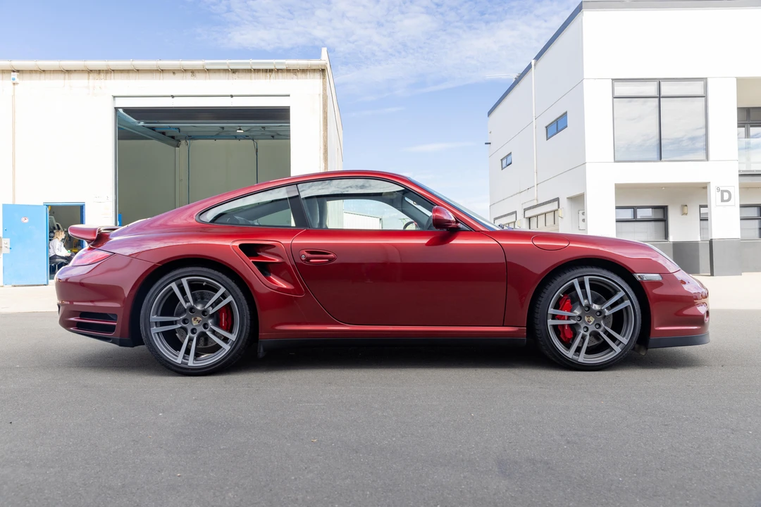 2010 Porsche 997 Turbo - Image 8 of 31