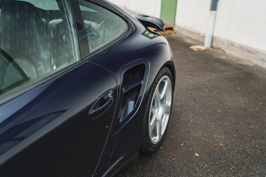 2010 Porsche 997 Turbo - Image 21 of 31