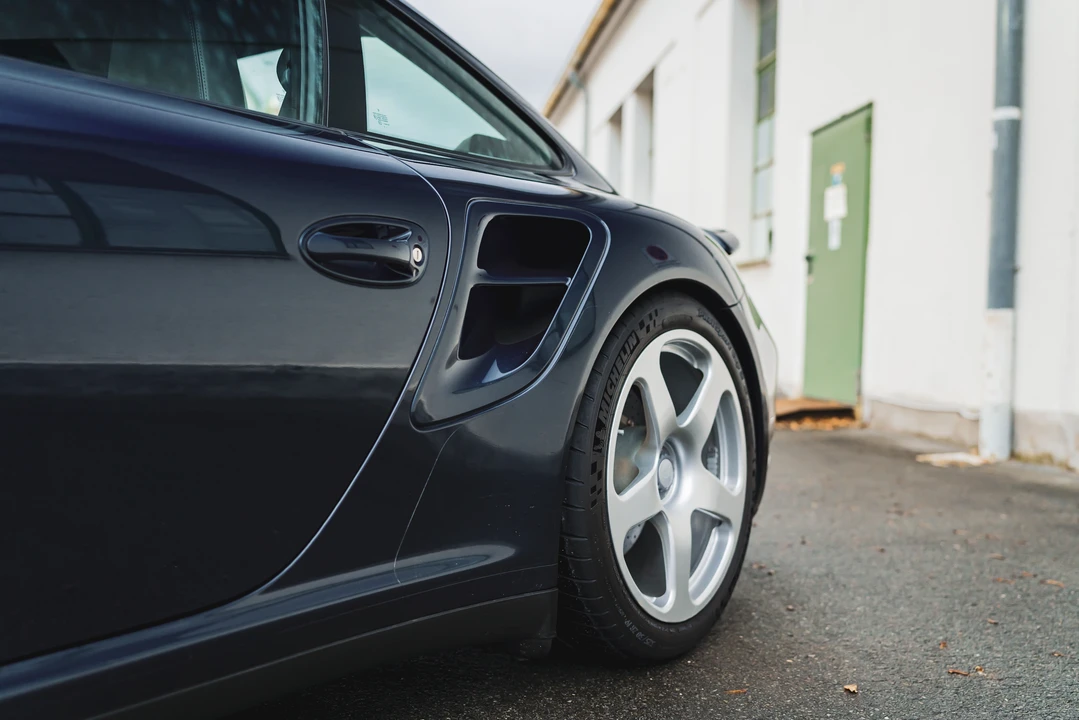 2010 Porsche 997 Turbo - Image 22 of 31