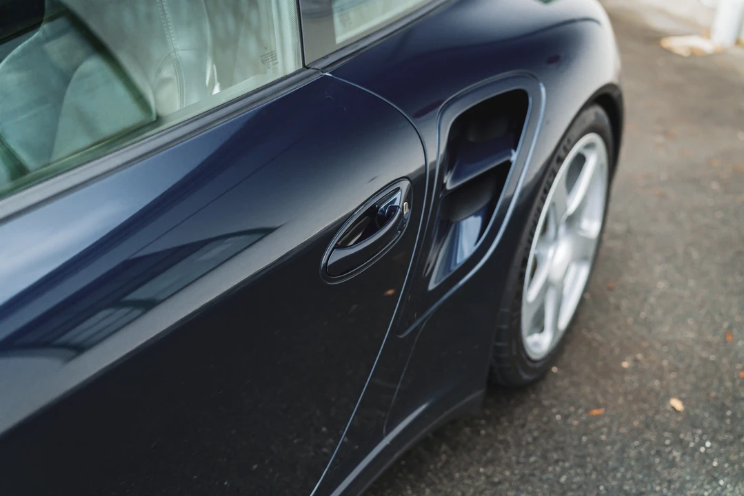 2010 Porsche 997 Turbo - Image 24 of 31